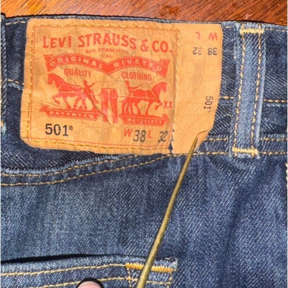 Levis Mens 501 Original Fit Button Fly Straight Leg Jeans W38 L32 Blue Denim - Picture 5 of 8